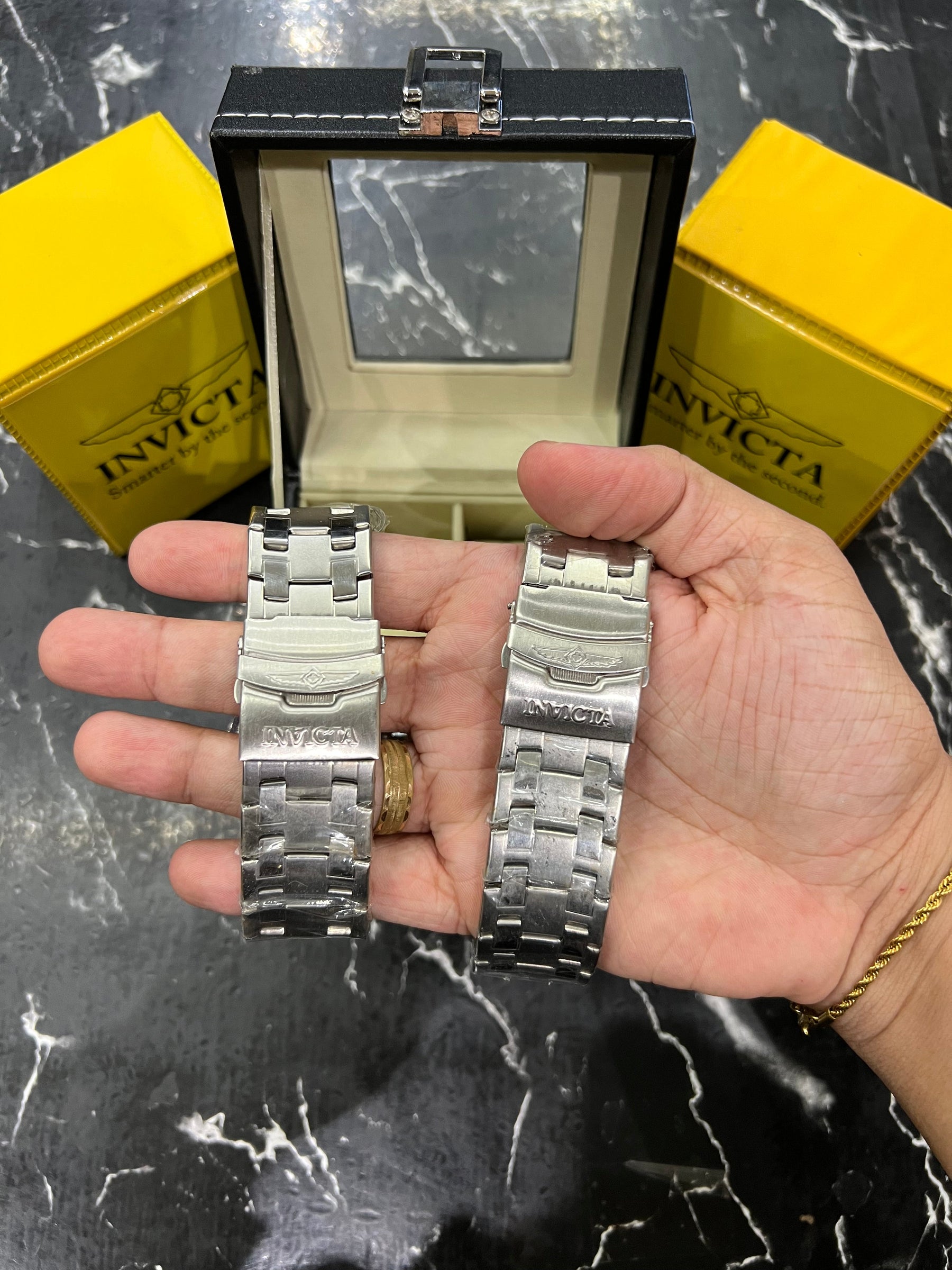 MALETA COM 2 RELÓGIOS