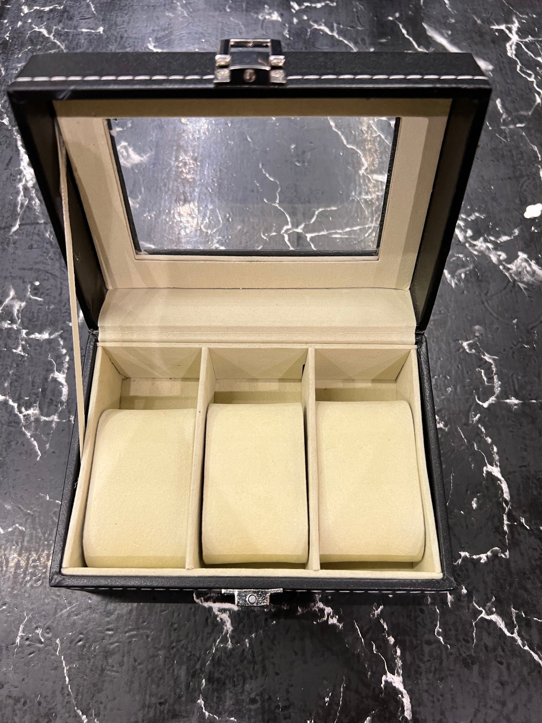 MALETA COM 3 RELÓGIOS