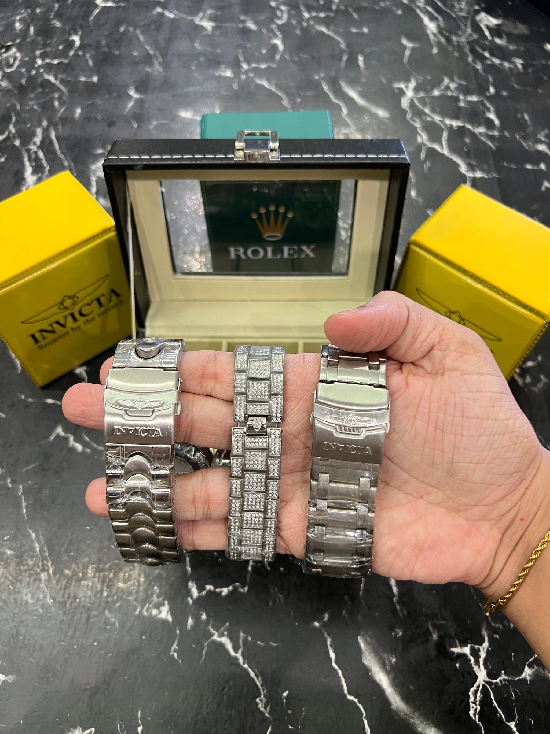 MALETA COM 3 RELÓGIOS