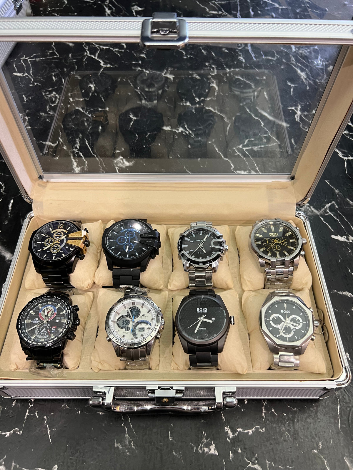 MALETA COM 8 RELÓGIOS