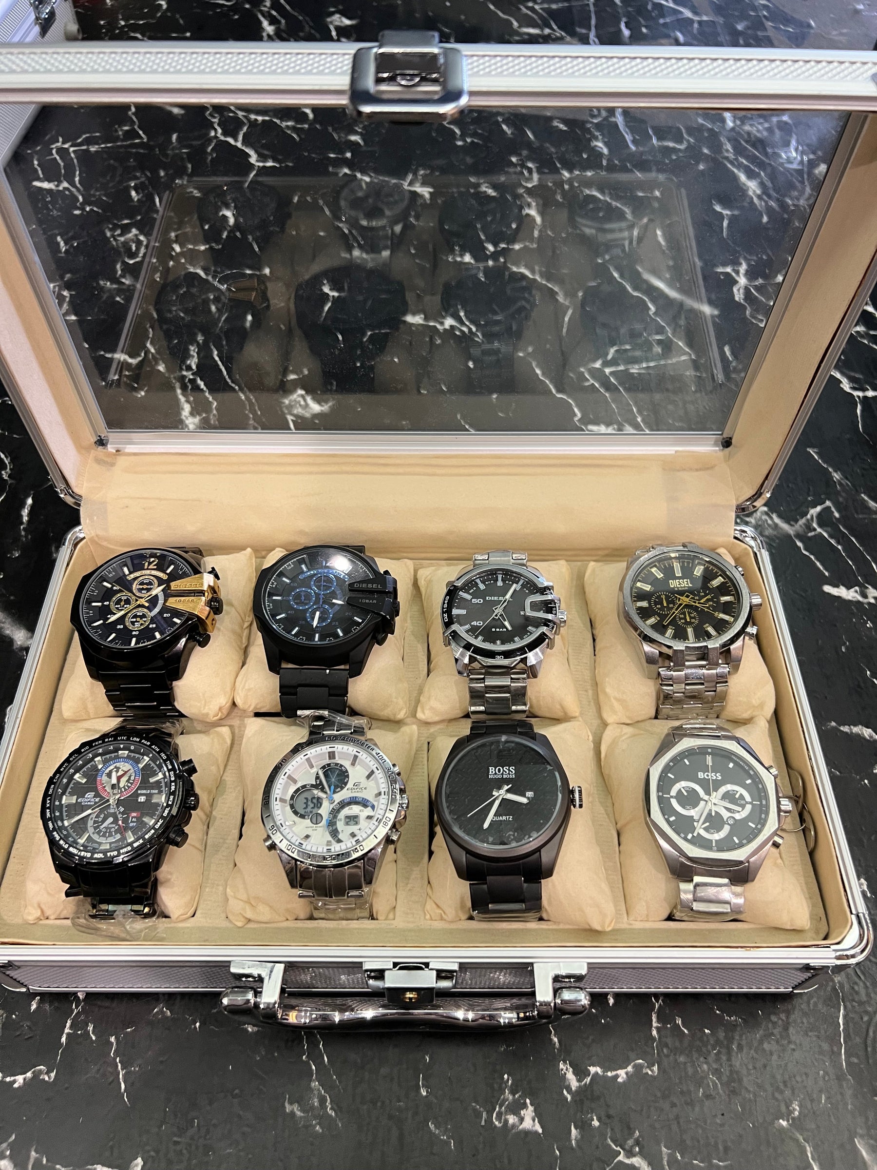 MALETA COM 8 RELÓGIOS