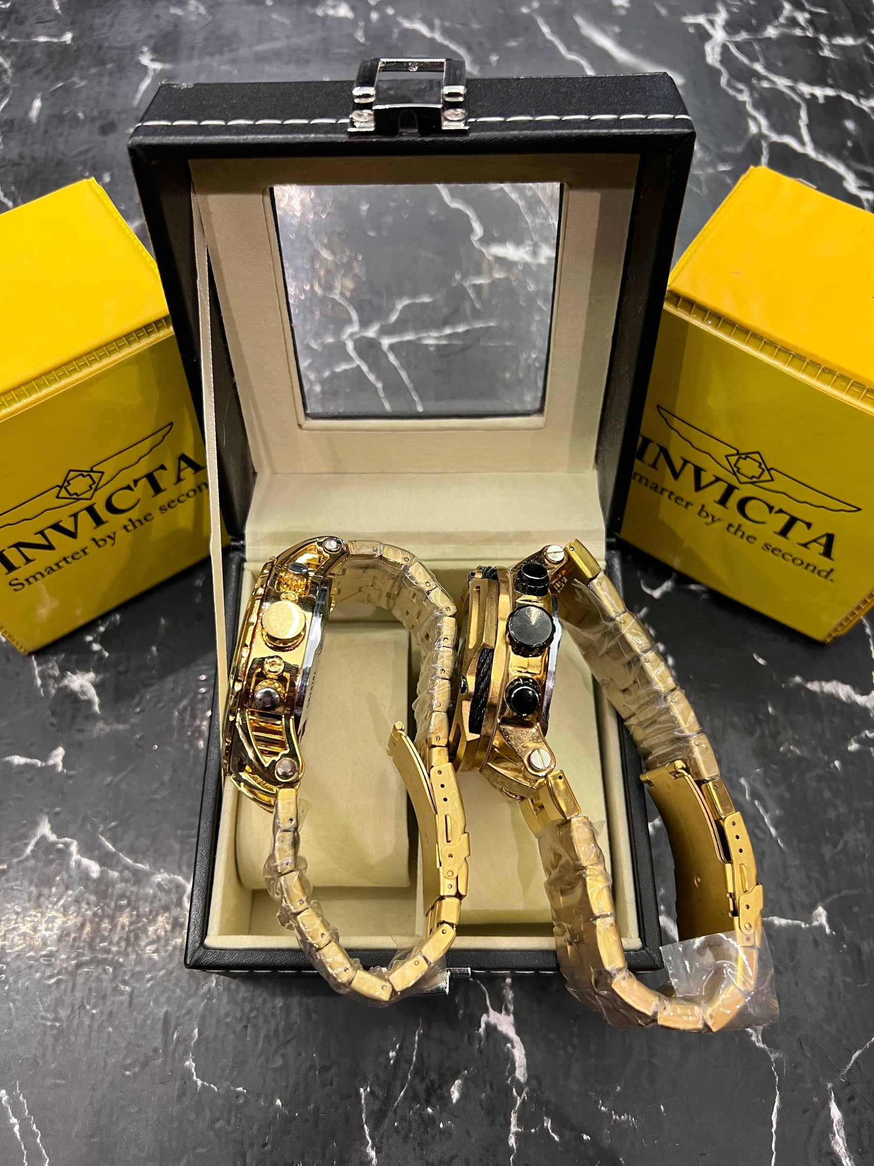 MALETA COM 2 RELÓGIOS