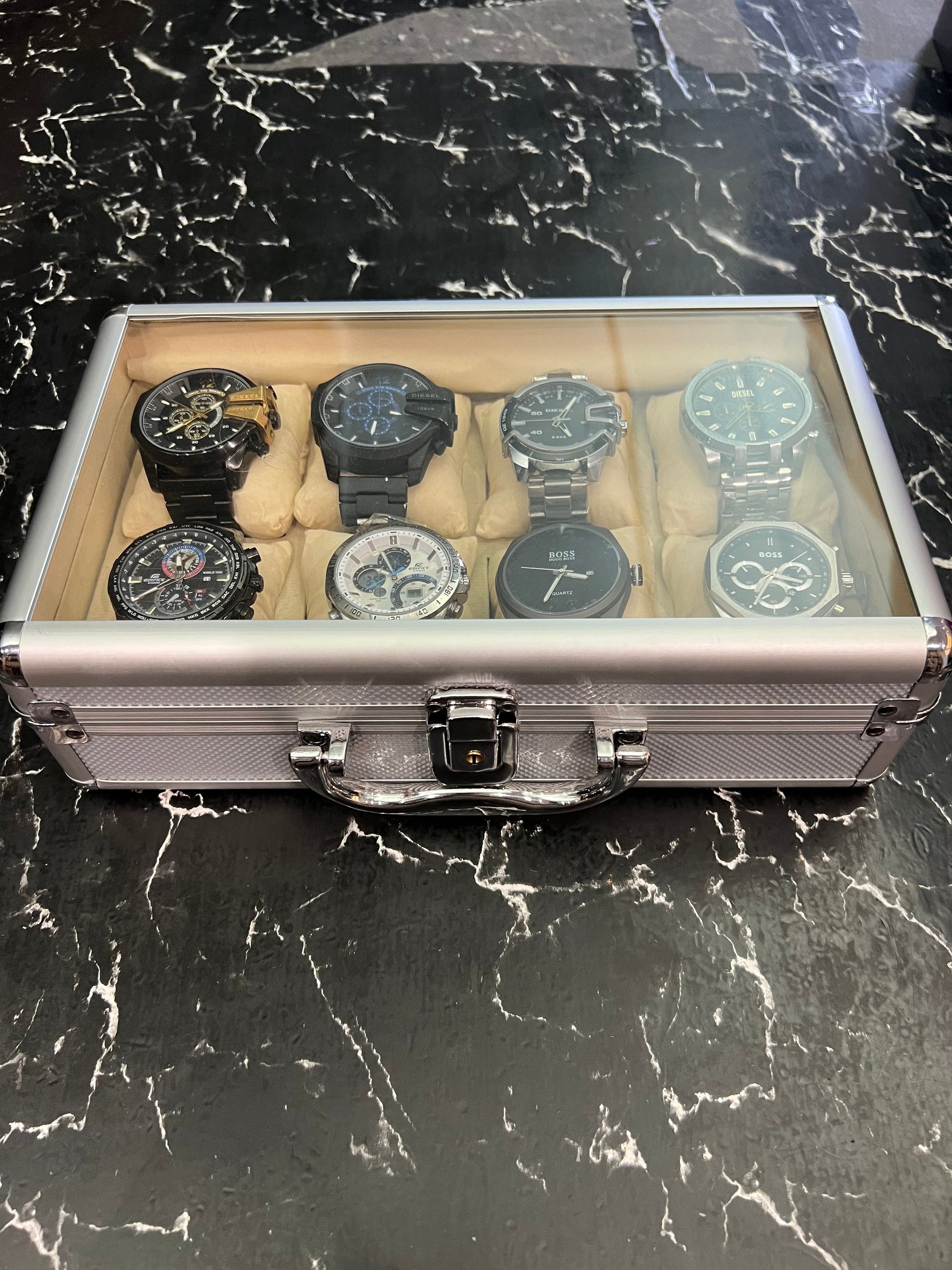 MALETA COM 8 RELÓGIOS