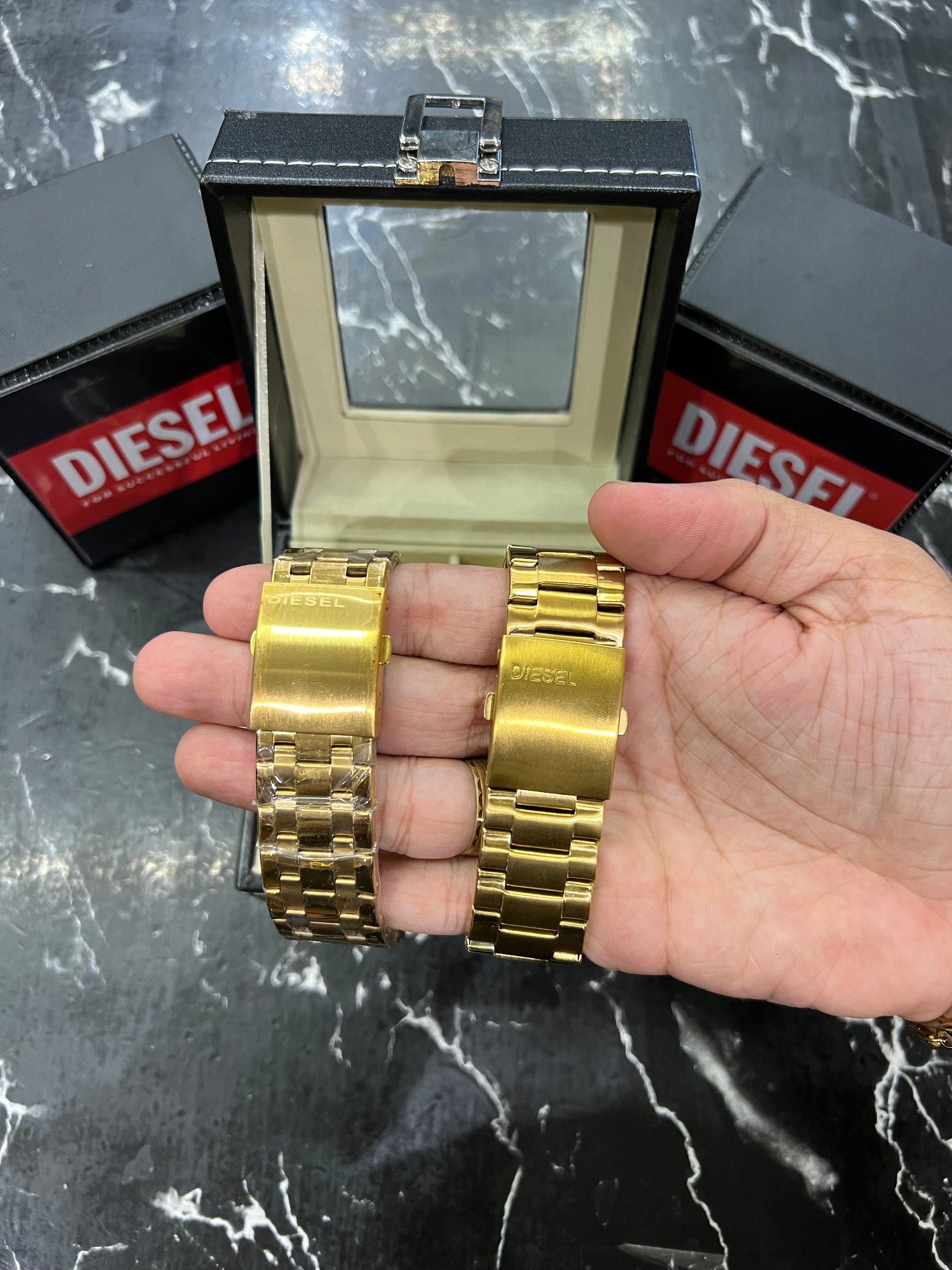 MALETA COM 2 RELÓGIOS