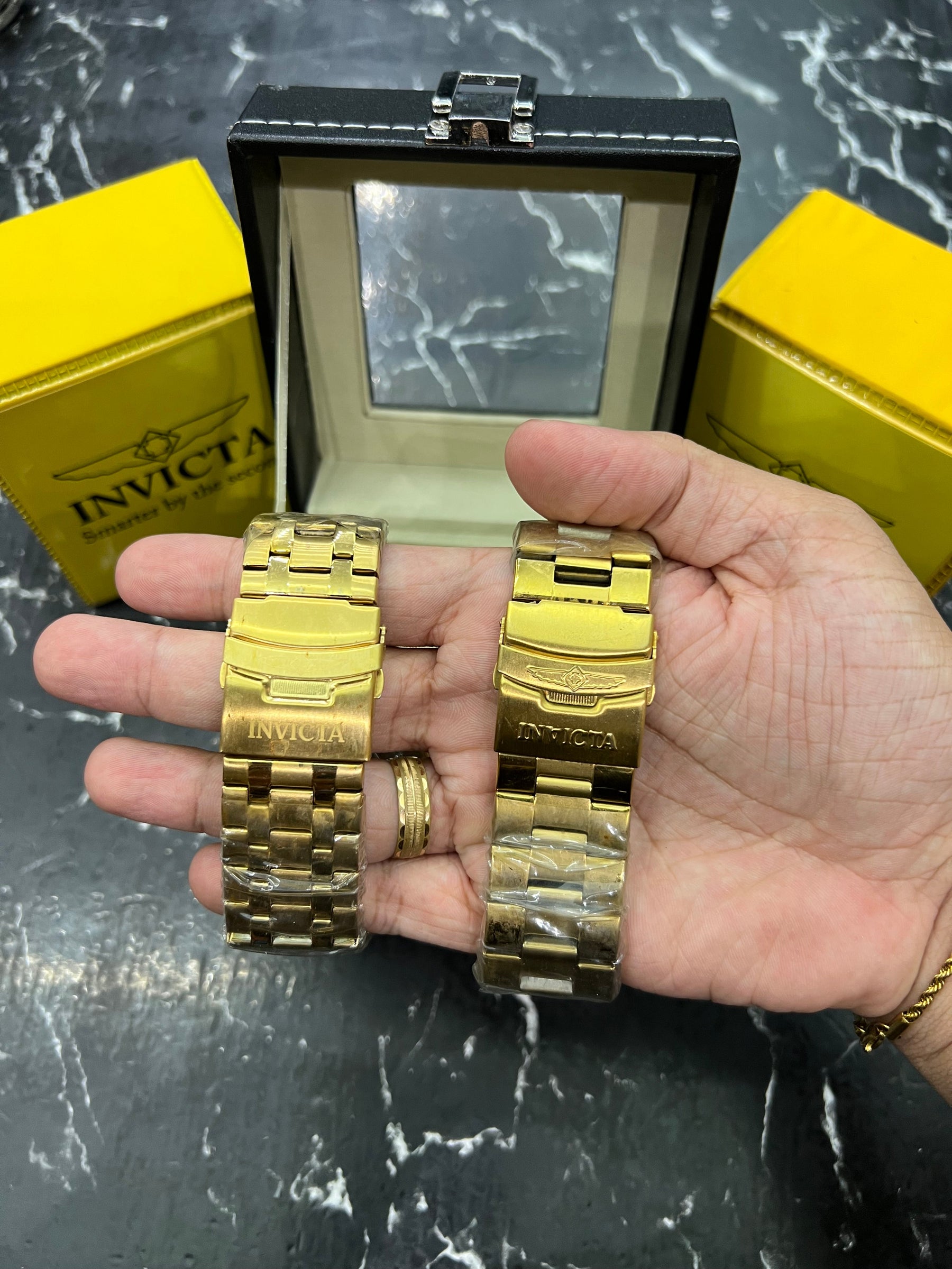 MALETA COM 2 RELÓGIOS