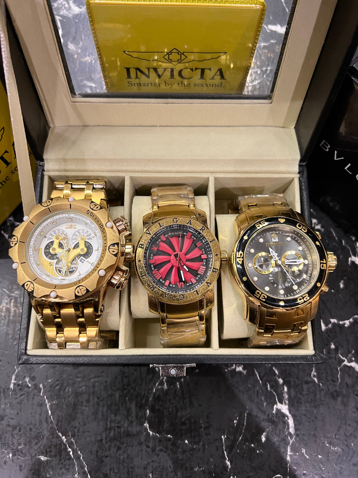 MALETA COM 3 RELÓGIOS