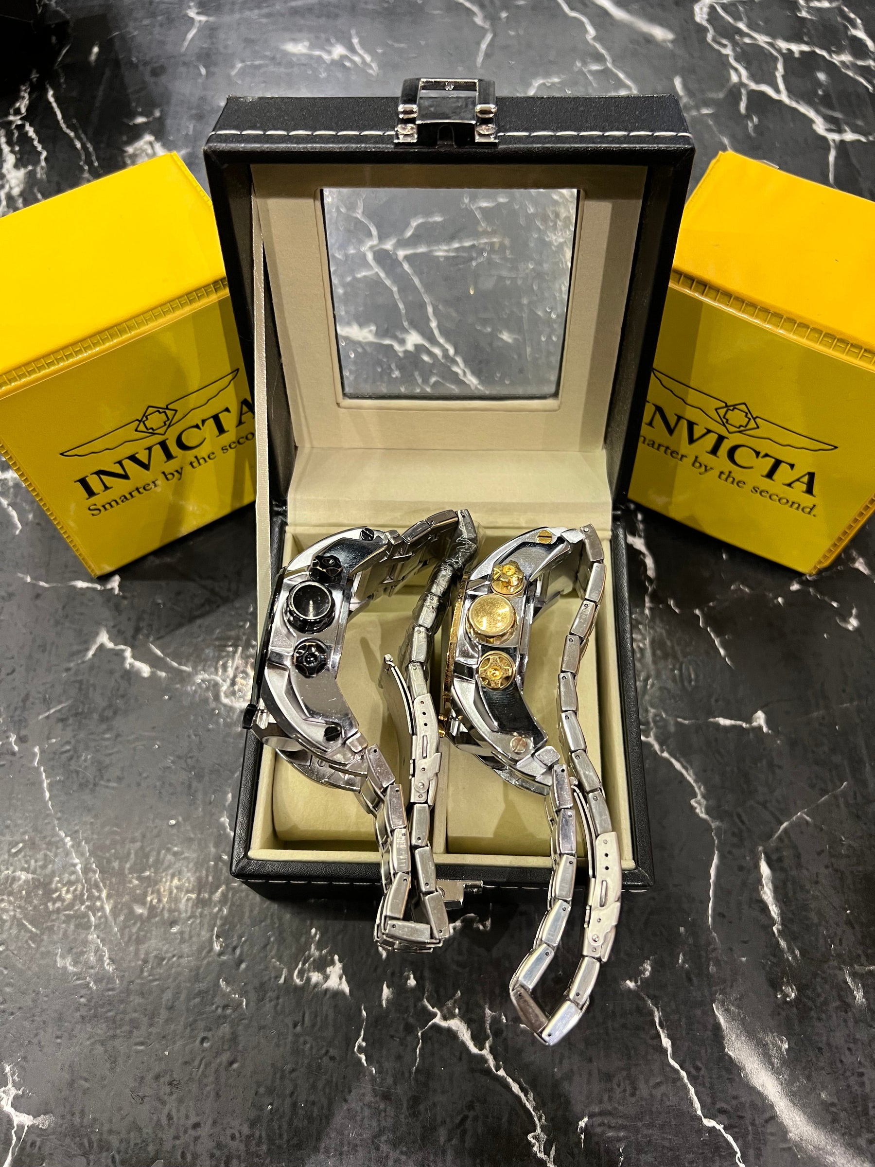 MALETA COM 2 RELÓGIOS