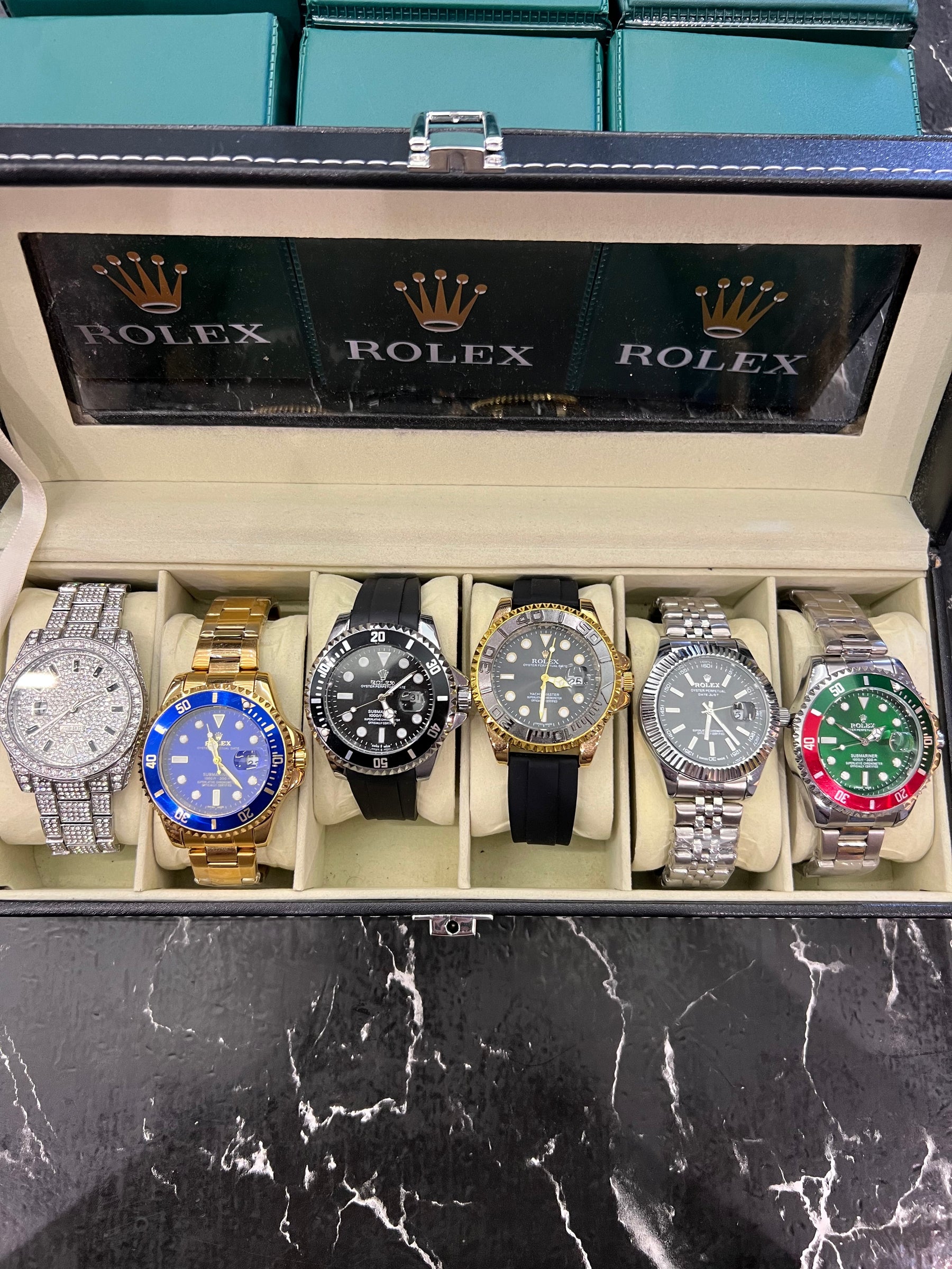 MALETA COM 6 RELÓGIOS