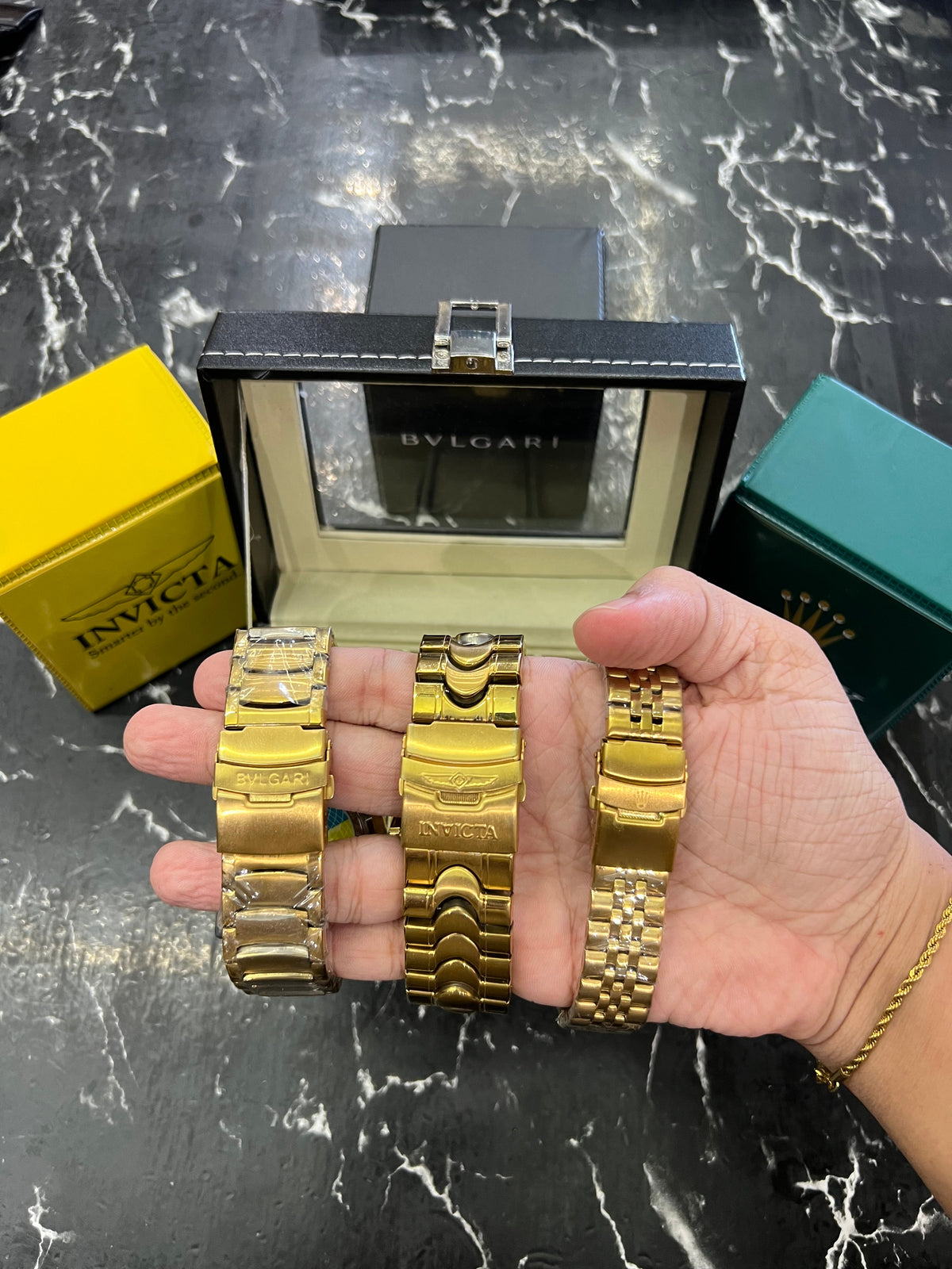 MALETA COM 3 RELÓGIOS