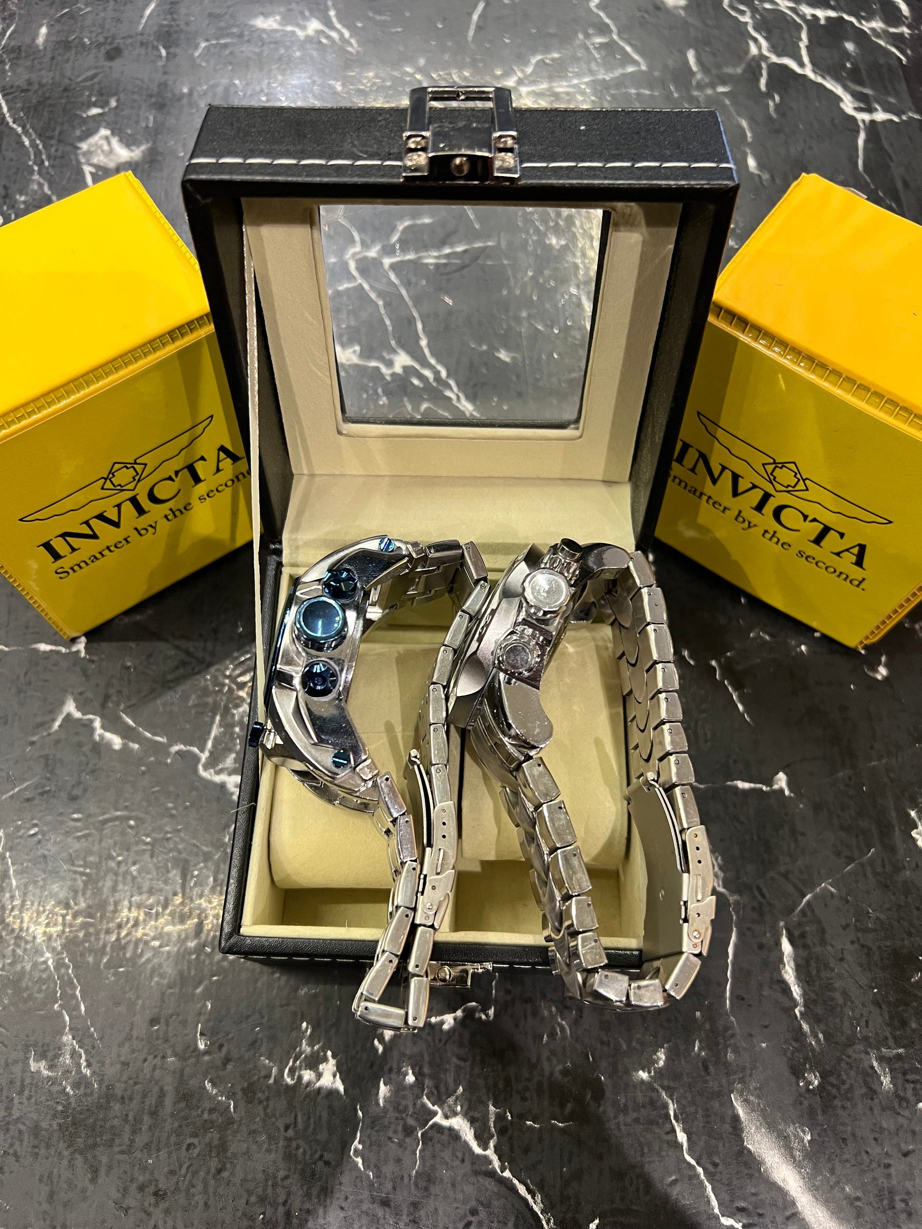 MALETA COM 2 RELÓGIOS