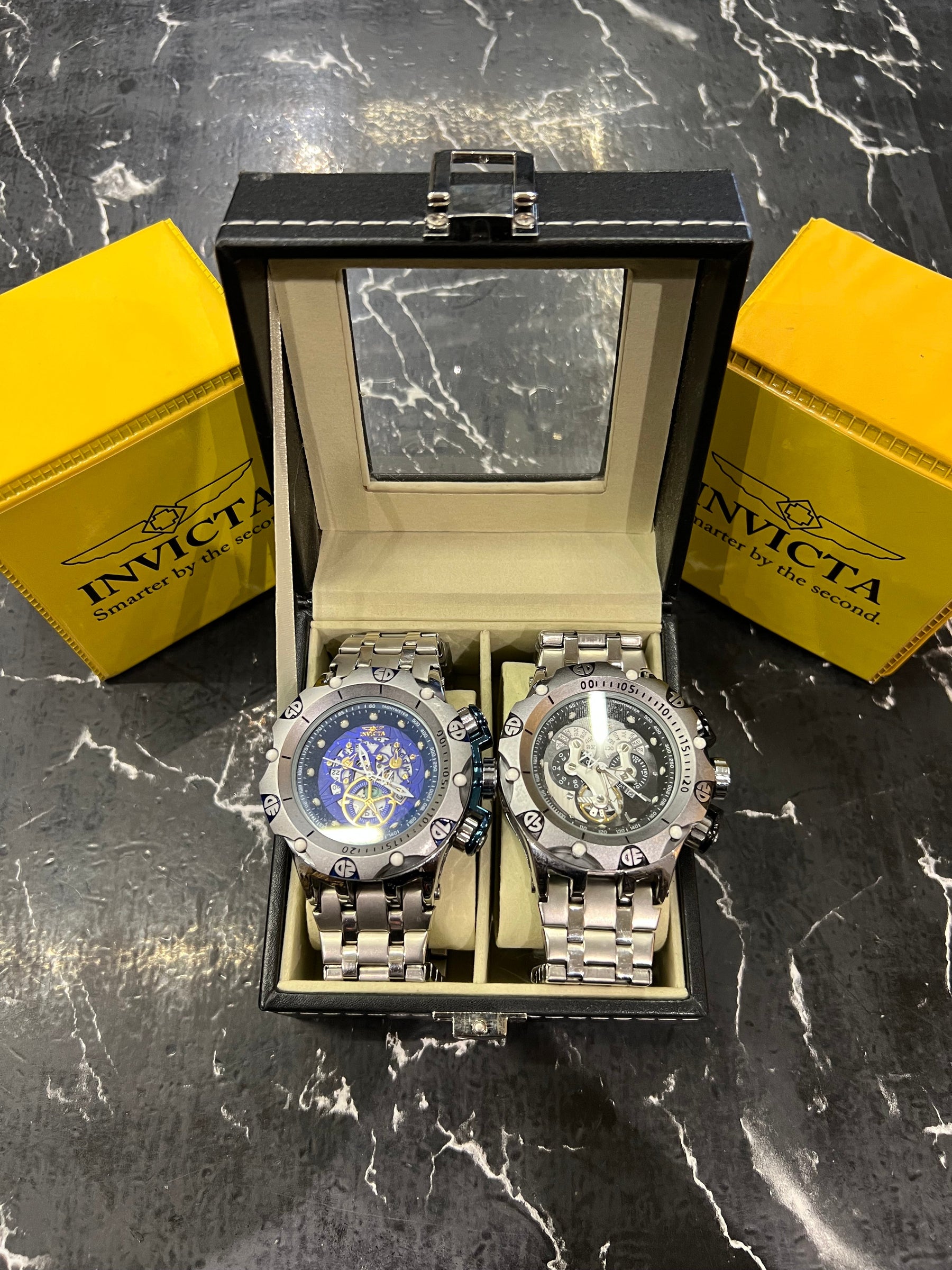 MALETA COM 2 RELÓGIOS