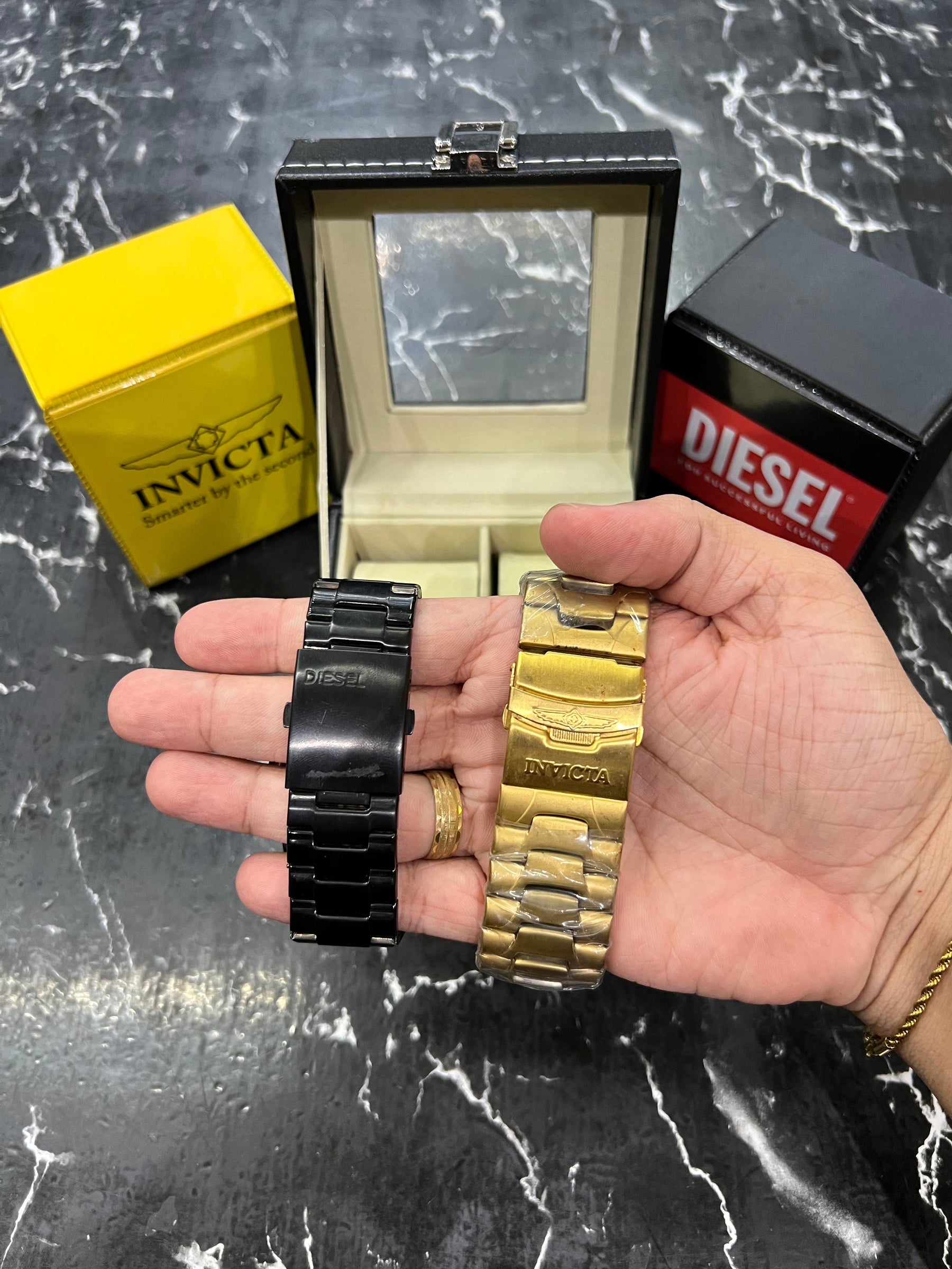 MALETA COM 2 RELÓGIOS