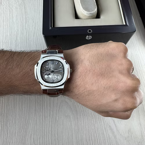 PATEK PHILIPPE NAUTILUS PRATA CINZA COURO 40MM